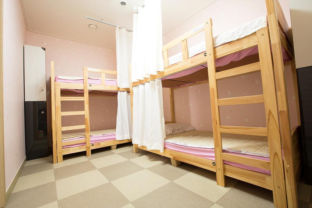 With Guesthouse Пусан Номер фото