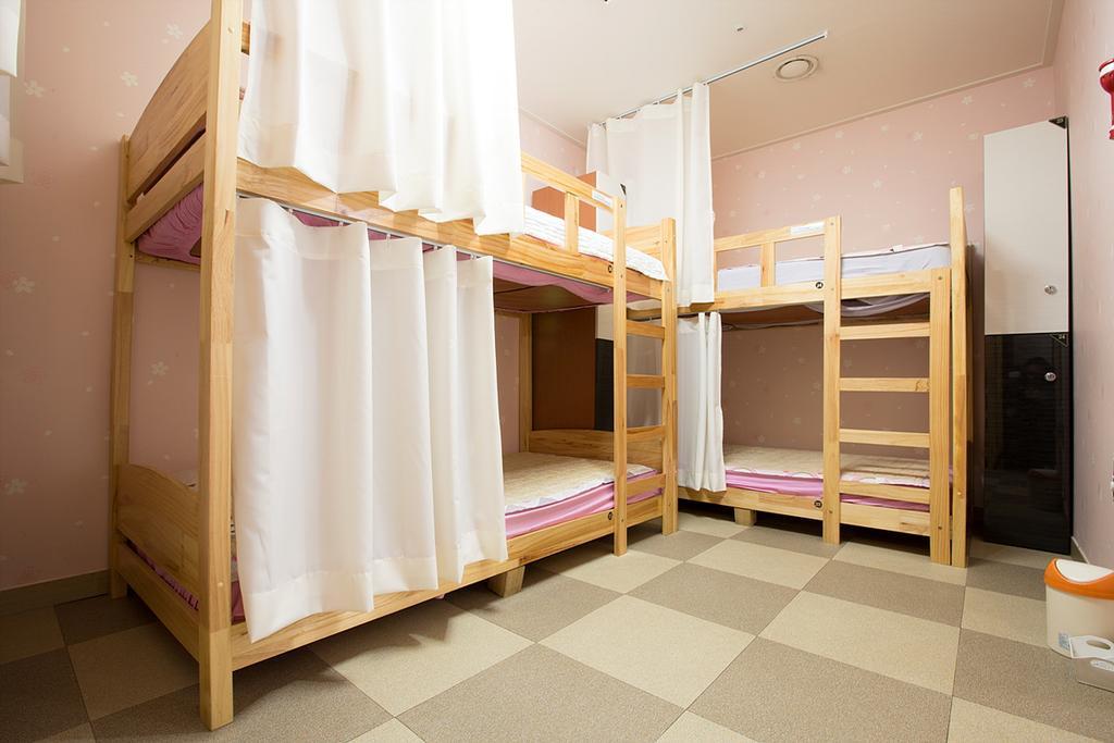 With Guesthouse Пусан Номер фото