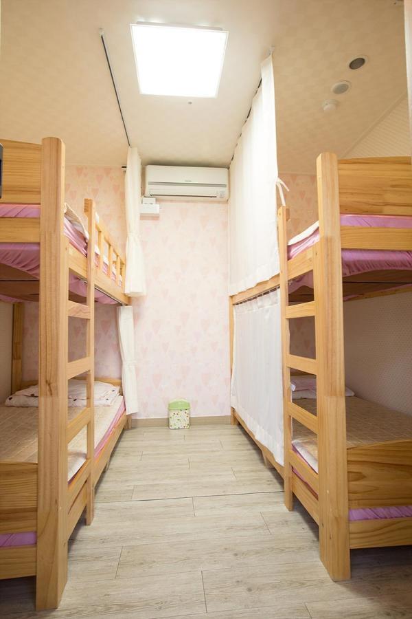 With Guesthouse Пусан Номер фото